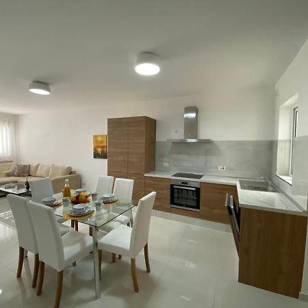 Sunshine Apartments Mellieha - Modern Three Bedroom Ground Floor Apartment With Yard Kültér fotó