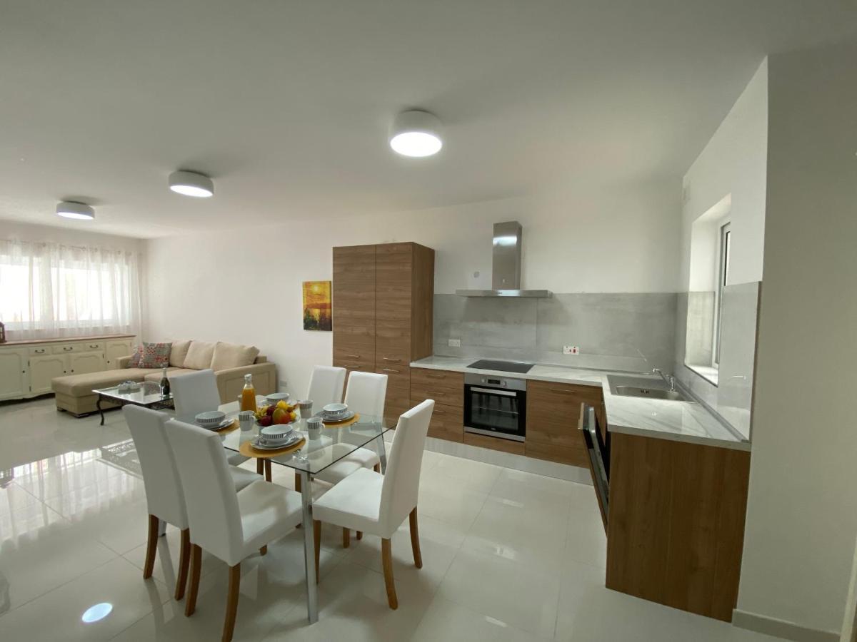 Sunshine Apartments Mellieha - Modern Three Bedroom Ground Floor Apartment With Yard Kültér fotó