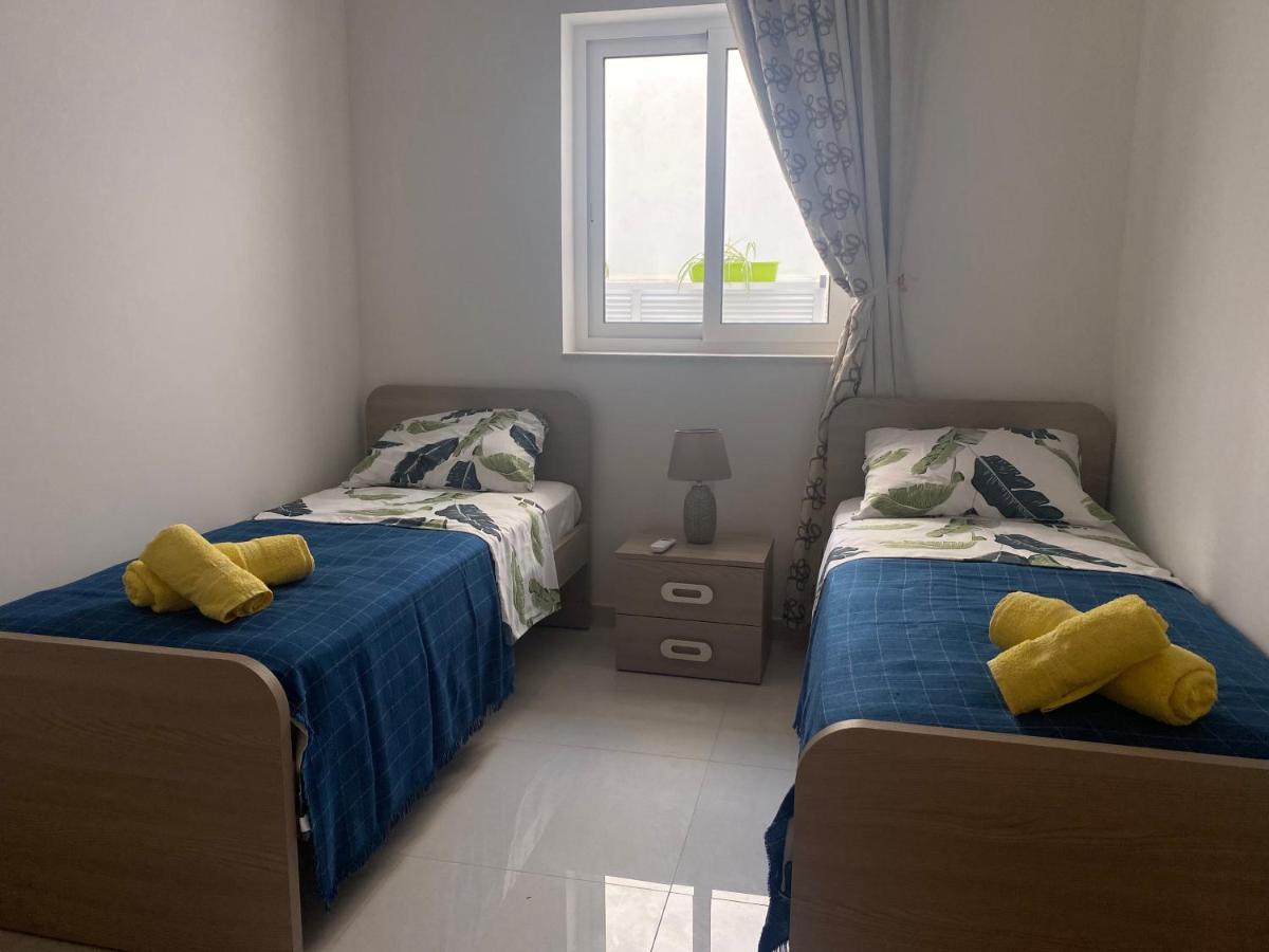 Sunshine Apartments Mellieha - Modern Three Bedroom Ground Floor Apartment With Yard Kültér fotó